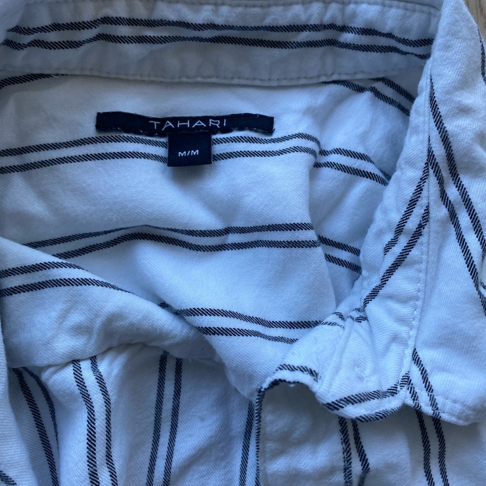 Tahari button down blouse